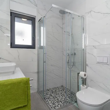 Apartamento Poolside 2 Bedroom Ap. Mare