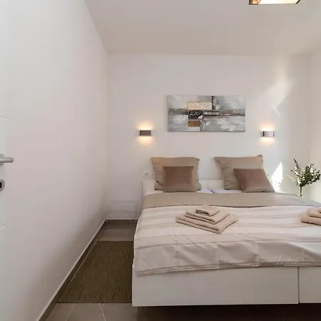 Poolside 2 Bedroom Ap. Mare Apartamento *