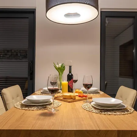 Apartamento Poolside 2 Bedroom Ap. Mare *