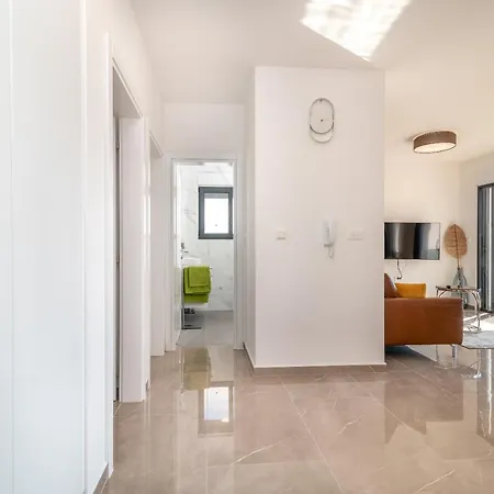 Apartamento Poolside 2 Bedroom Ap. Mare