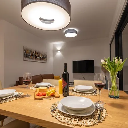 Apartamento Poolside 2 Bedroom Ap. Mare Trogir