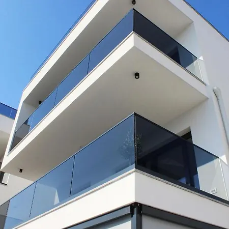 Poolside 2 Bedroom Ap. Mare Apartamento *