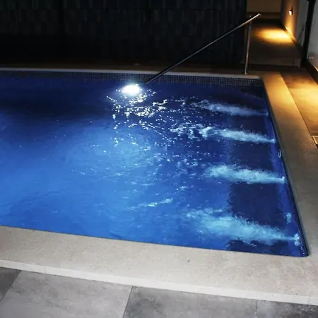Apartamento Poolside 2 Bedroom Ap. Mare