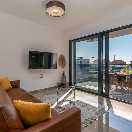 Apartman Poolside 2 Bedroom Ap. Mare