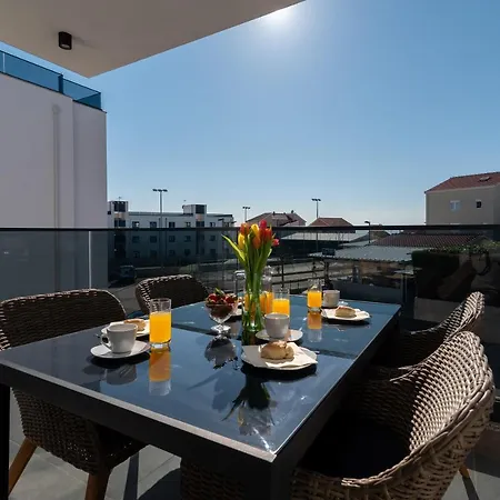 Poolside 2 Bedroom Ap. Mare Apartment